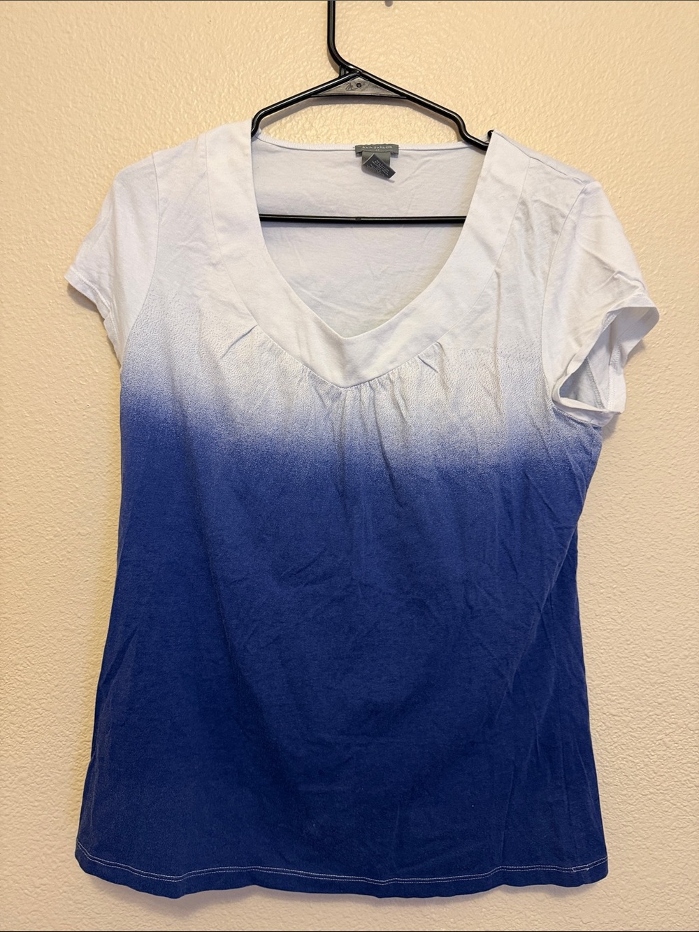 Ann Taylor White to Blue Gradient V-Neck Short Sleeve Tee